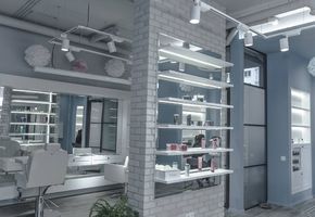 Doors SLIM in project UALCOM for a new modern beauty salon.
