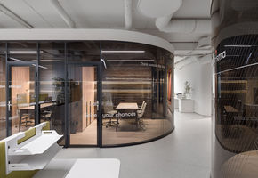 Doors in project UALCOM won the tender to install partitions in the modern office of the company Biosphere.