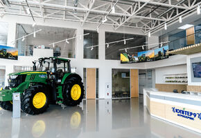 UALCOM-Crystal in project The classic design of the office space for a dealer of world manufacturers of agricultural machinery.